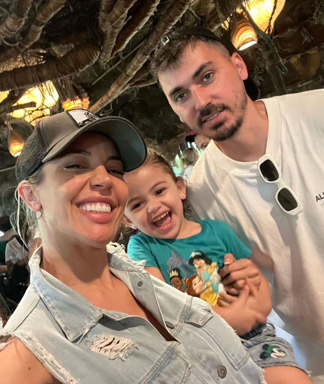 Virginia Gallardo junto a su marido, Martín Rojas,  y su hija Martina (Instagram)