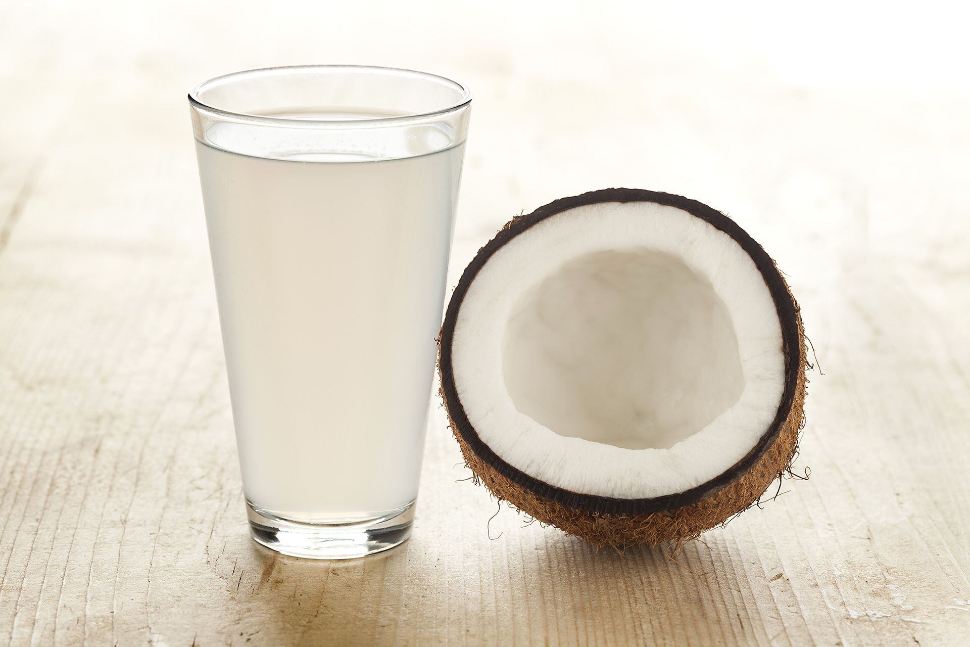El coco tiene potasio, fósforo, magnesio y calcio en su composición nutricional (Getty)