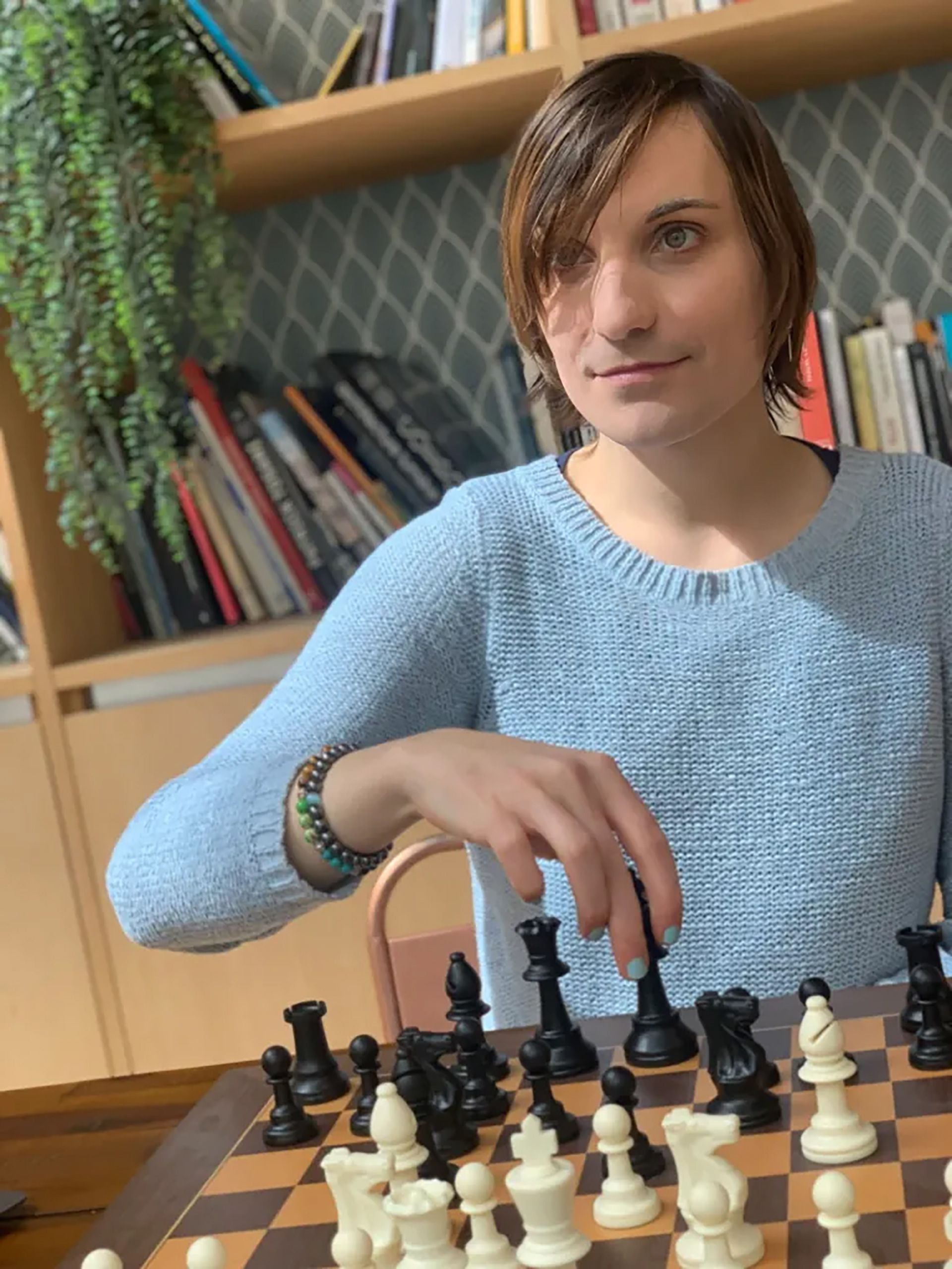 Ajedrecista y activista trans francesa, Yosha Iglesias. yoshachess.com/