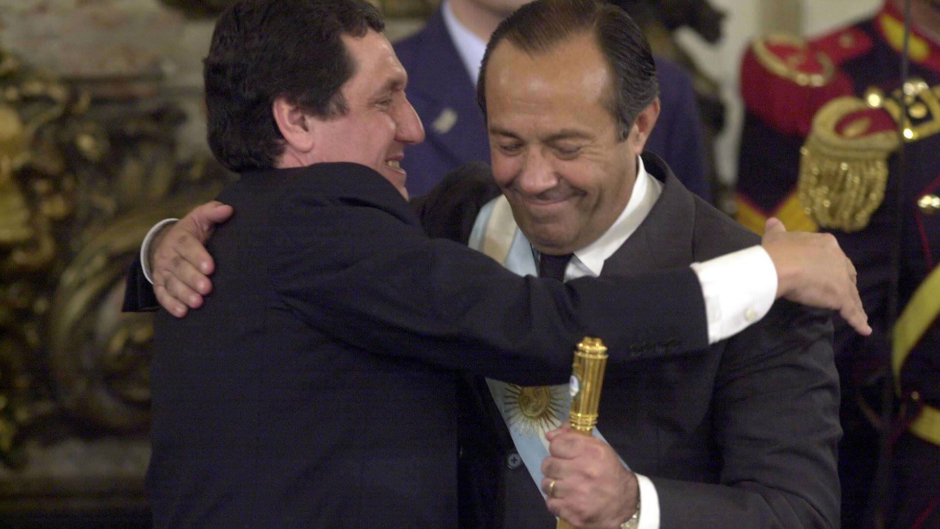 El ex presidente Adolfo Rodríguez Saá anuncia en diciembre de 2001 que Argentina suspendería sus pagos a la deuda externa