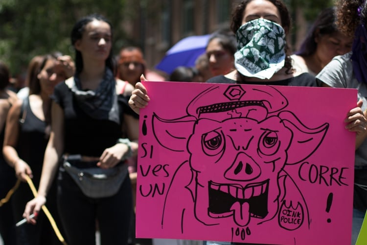 Resultado de imagen para Cientos de mujeres protestan por agresiones de policÃ­as en Ciudad de MÃ©xico
