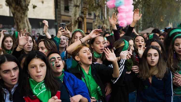 En la Linea de Salud Sexual las jóvenes y adolescentes pueden consultar como acceder a sus derechos (Franco Fafasuli)