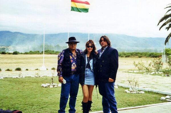 Gilda junto a su última pareja, Toti Giménez (izq.), durante una gira que realizaron por Latinoamérica