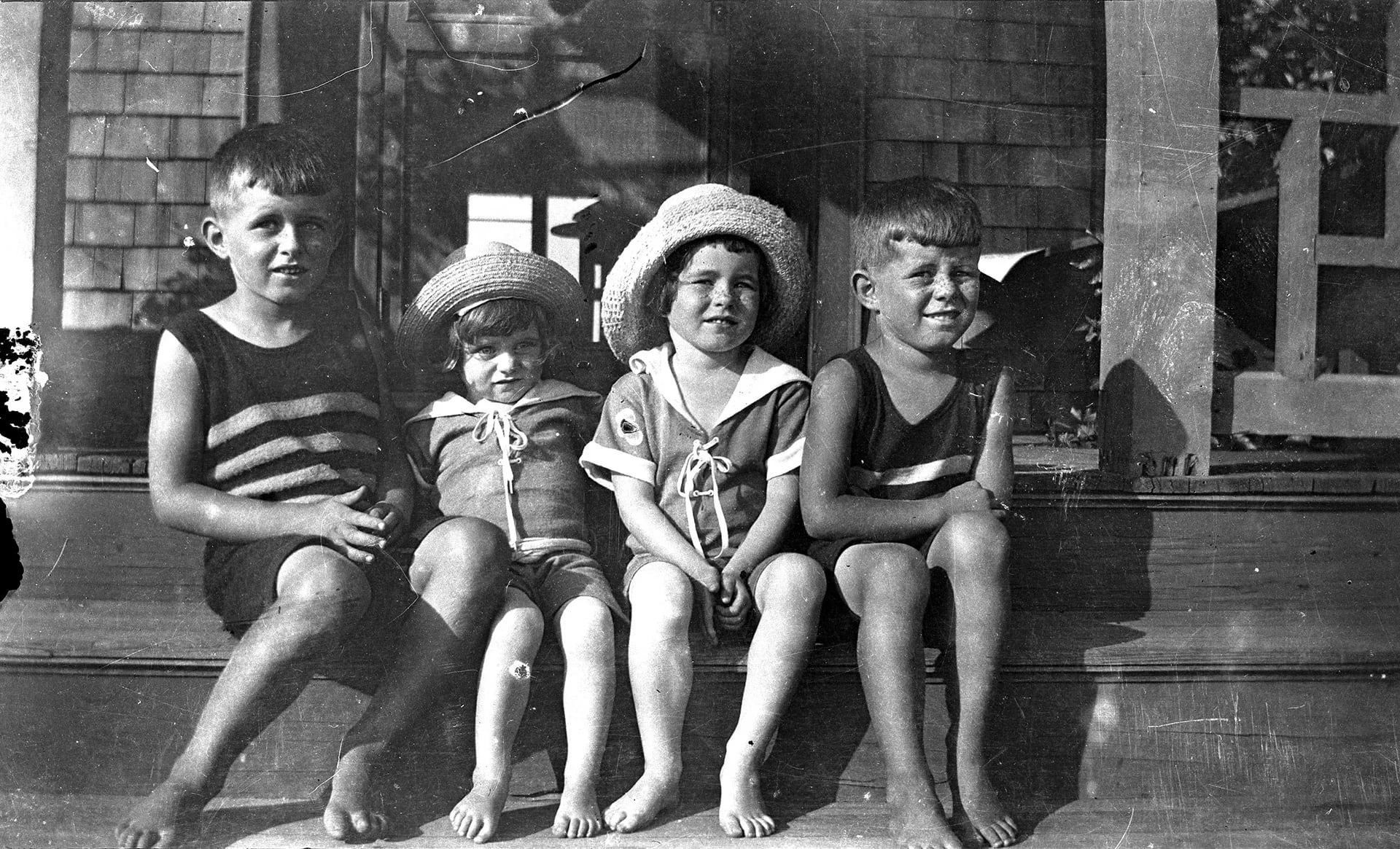 Cuatro de los hermanos Kennedy en Massachusetts, en 1928: Joseph Jr., Kathleen, Rosemary y John Fitzgerald, futuro presidente (Reuters)