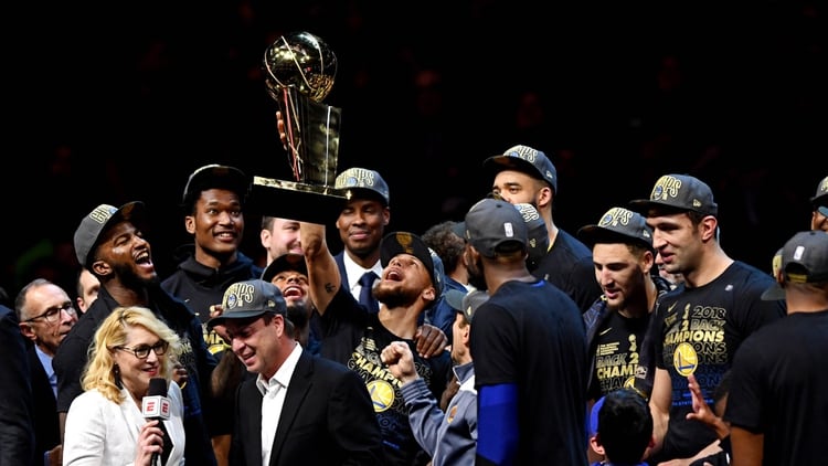 Los Golden State Warriors buscarán el tricampeonato de la NBA (Reuters)