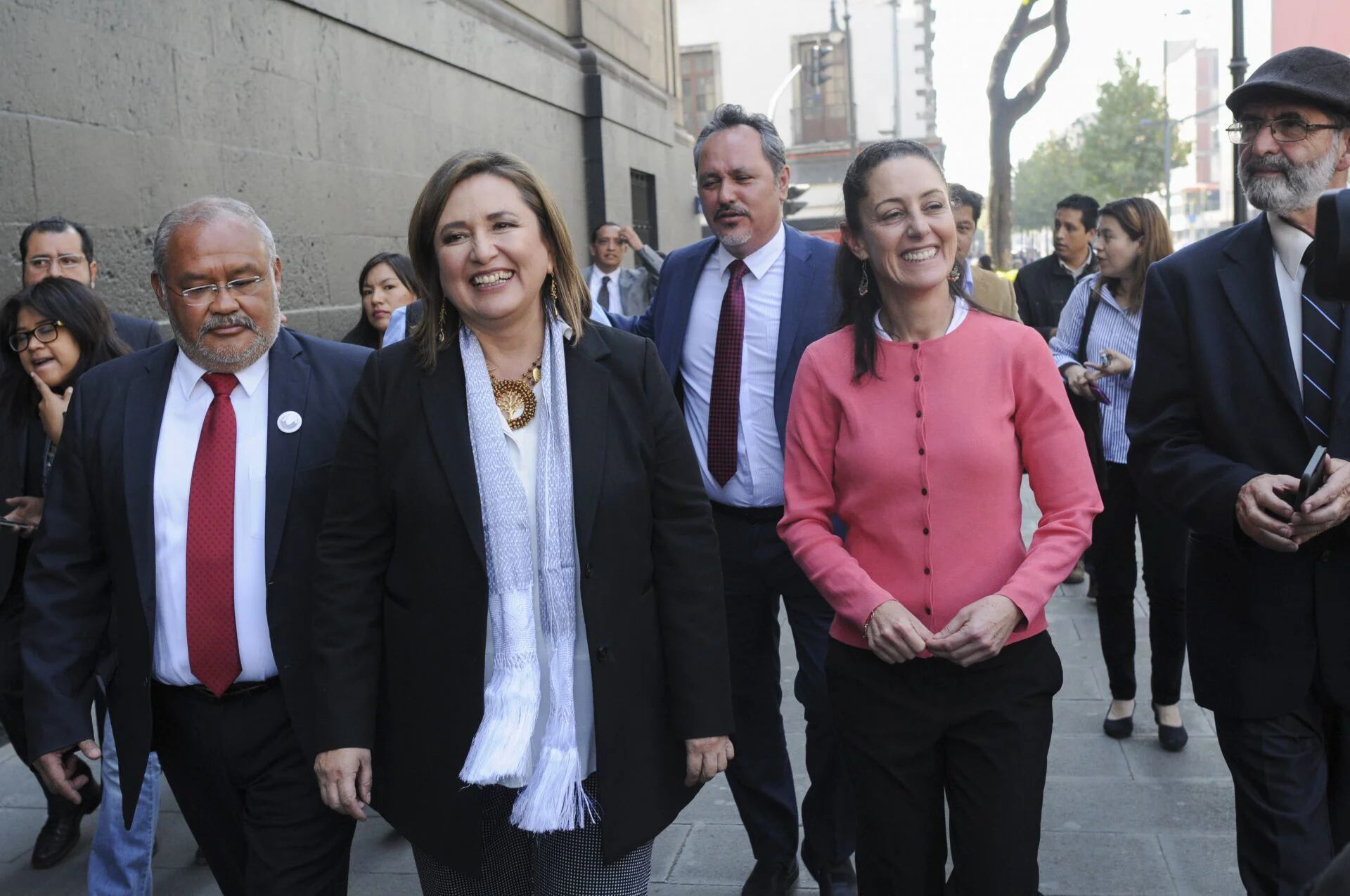De izquierda a derecha: Xóchitl Gálvez y Claudia Sheinbaum, ambas aspirantes a la presidencia de México. Foto: Cuartoscuro