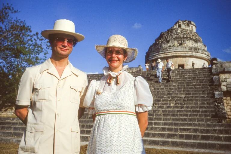 La pareja real visitó la ciudad en ruinas de Uxmal en 1982. (kungahuset.se)