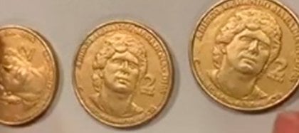 Nell'Italia meridionale furono coniate 2.000 monete recanti la statua del dieci