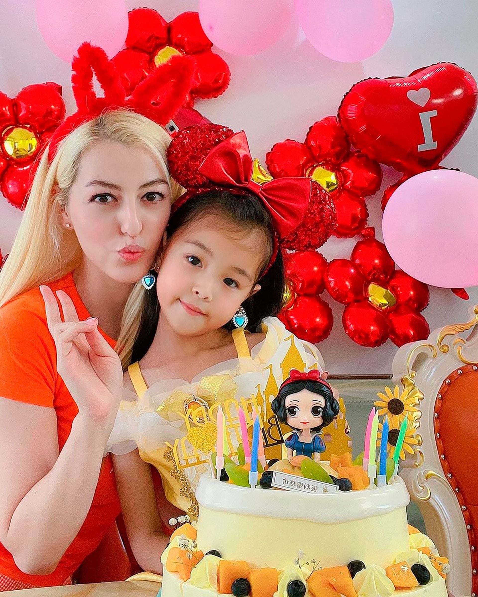 Gisel celebrando el cumpleaños de su hija Ailin
