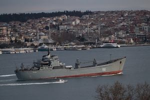 Crece el despliegue militar por Ucrania: Rusia envió 15 buques al Mar Negro, EEUU sumará tropas en Alemania y el Reino Unido moviliza aviones