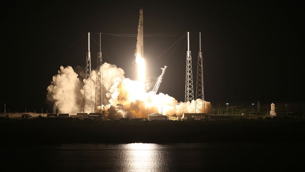 El Falcon 9 despegÃ³ a las 5:42 horas de Florida desde Cabo CaÃ±averal, en la decimoquinta misiÃ³n de aprovisionamiento de SpaceX (AP)
