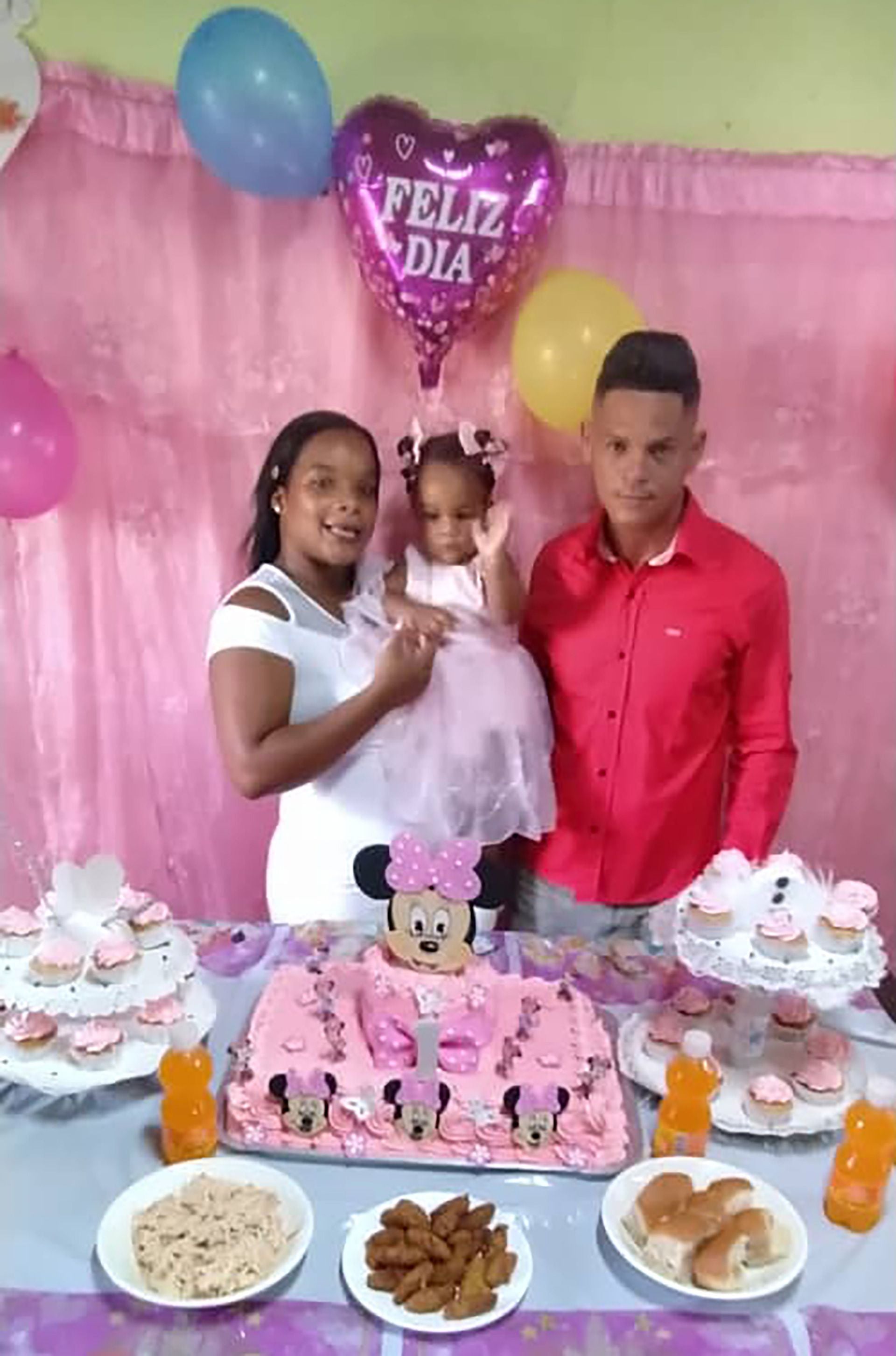 Idael y Yunisleydis en el cumpleaños de su hija Leadi meses antes de las protestas del 11 de julio de 2021