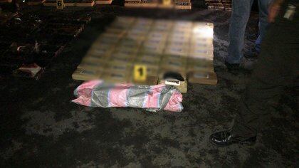 Se impidió que los 400 paquetes, con un kilogramo de cocaína cada uno, despegaran de tierras ecuatorianas (Foto: Policía de Ecuador)