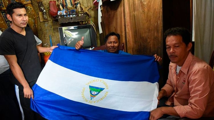 Al profesor Gabriel Putoy, de Masaya, la delegación de cedulación le niega su documento de identidad. “Sos muy conflictivo”, le dicen.