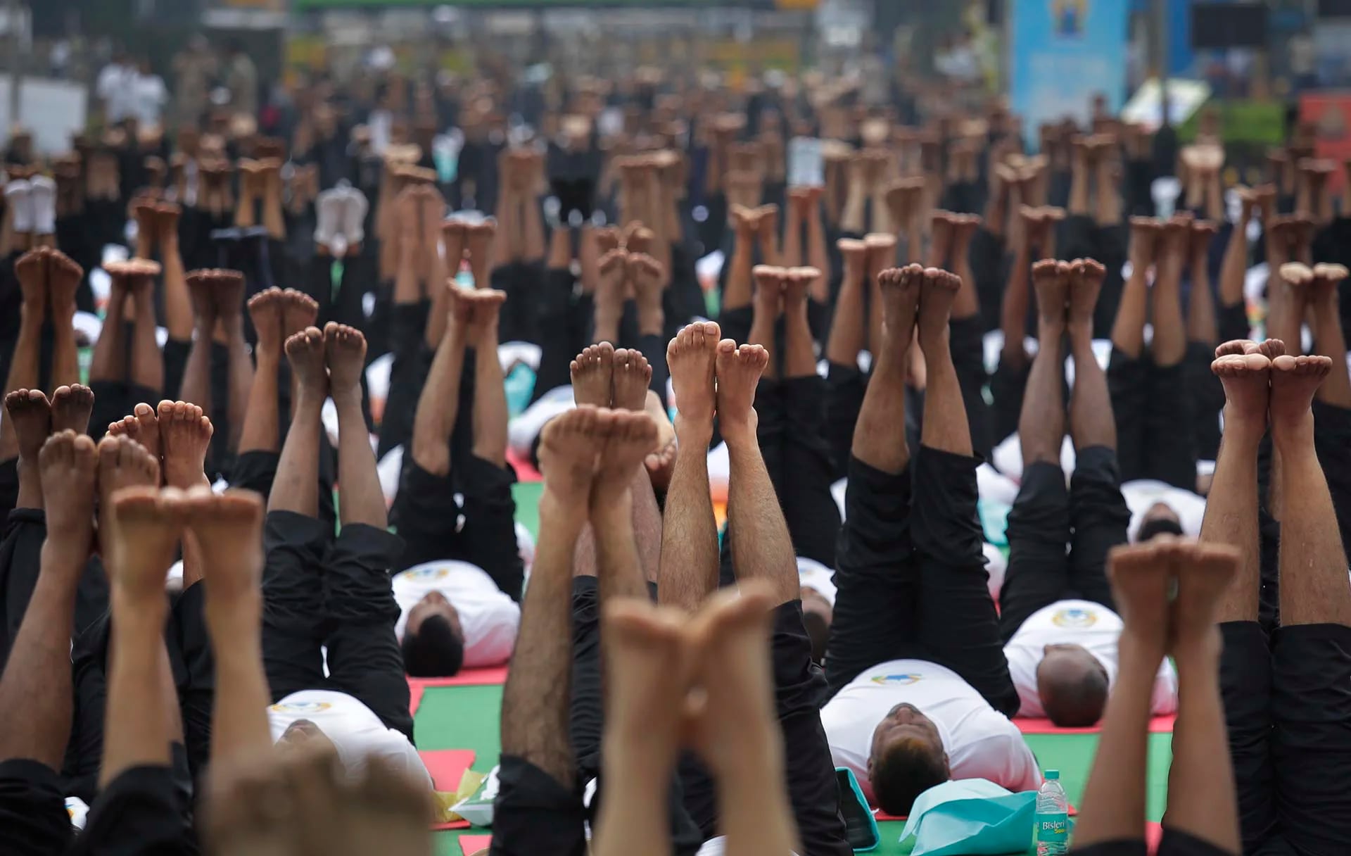 Indios celebran el Día Internacional del Yoga en Nueva Delhi