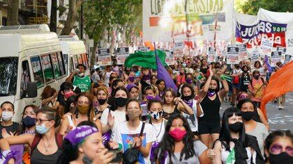 Una multitud marchó desde las 17 horas por Avenida de Mayo hacia el Congreso de la Nación