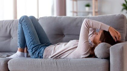 El nuevo coronavirus también produce fuertes dolores de cabeza y cansancio generalizado. (Foto: Shutterstock)
