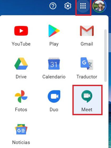 Para acceder a Google Meet hay que presionar en el ícono punteado junto al nombre de usuario