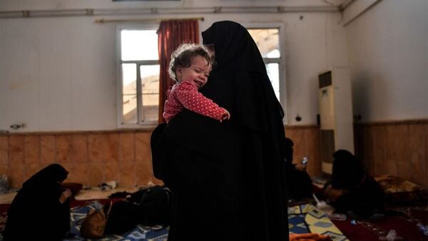 Una de las emigradas de Siria que, tras la caída del califato, espera regresar a su país de origen. (Getty Images)