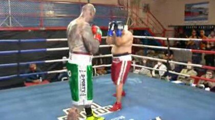 O boxeador argentino jogou seu rival no primeiro round (@casdcamioneros)
