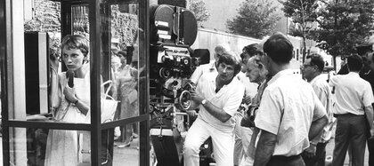 Farrow al teléfono, Polanski detrás de cámara, durante la filmación de "Bebé de Rosemary"