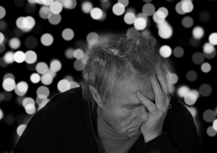 Existen factores de riesgo para desarrollar el Alzheimer y uno de ellos es tener una edad mayor de 64 años. (Foto: Gerd Altman/Pixabay)