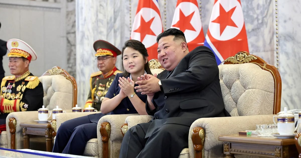 Il regime nordcoreano ha organizzato una parata paramilitare con ospiti d’onore rappresentanti di Cina e Russia