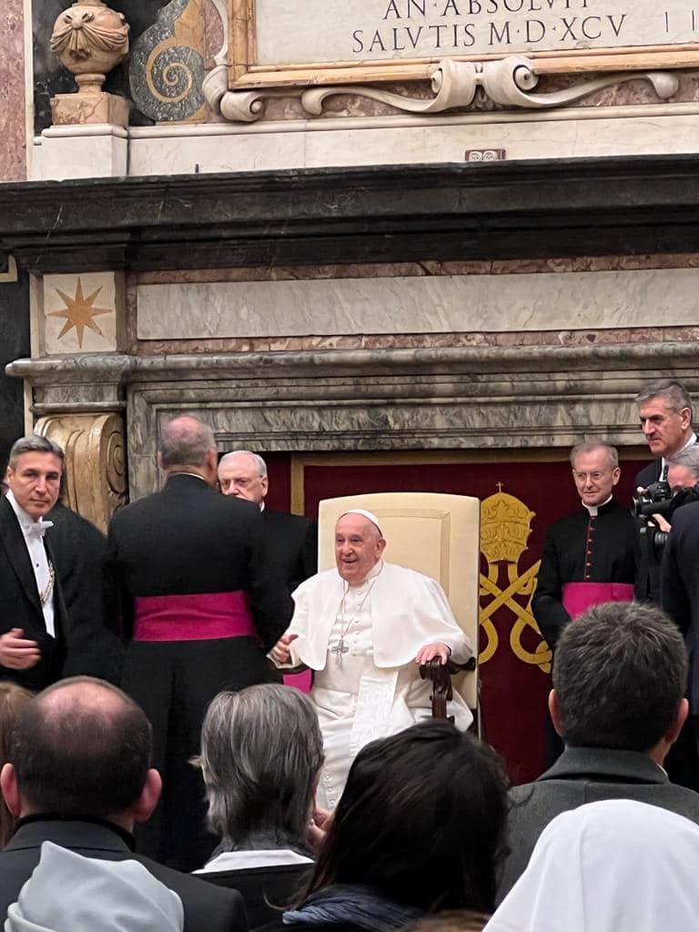 Papa Francisco con argentinos