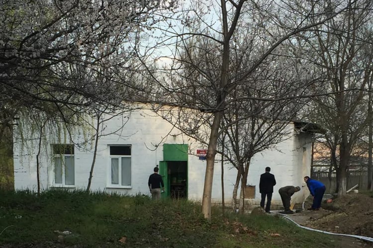 Una pequeña morgue en la zona rural de Moldavia, fue donde colocaron el supuesto cadáver de Igor Vorotinov. (Prueba presentada en la corte federal)