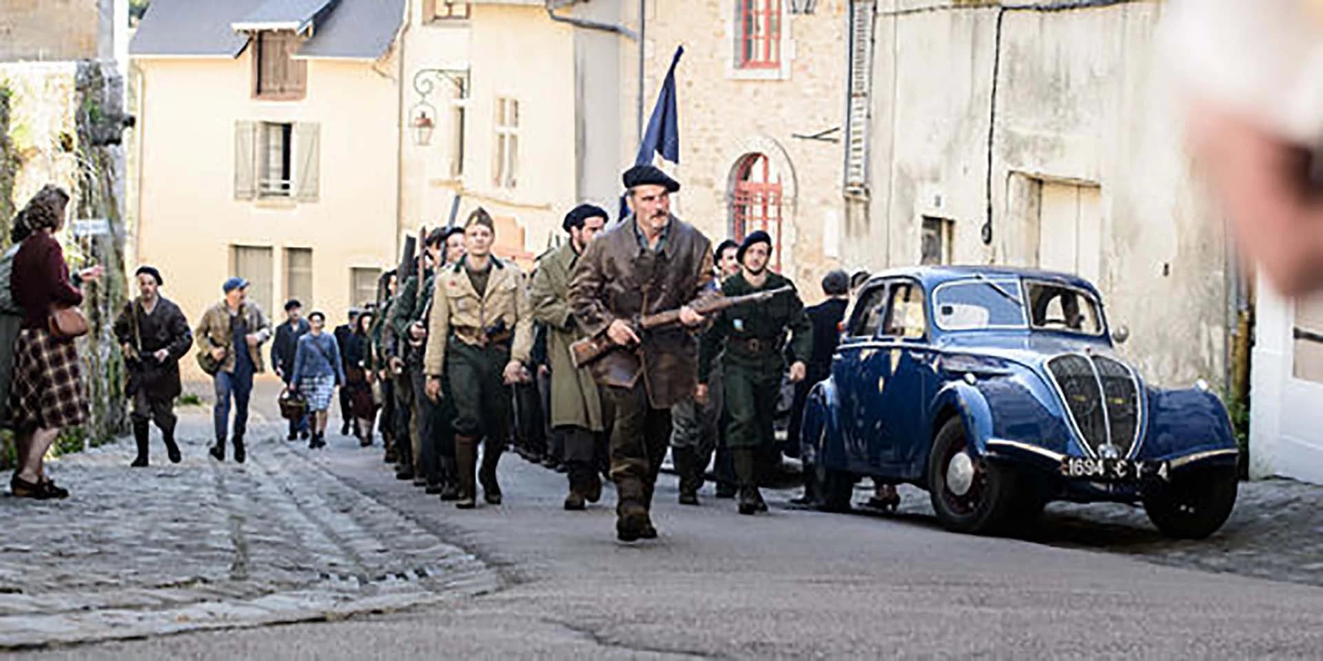 En la serie Un pueblo francés, la representación de un desfile que fue real