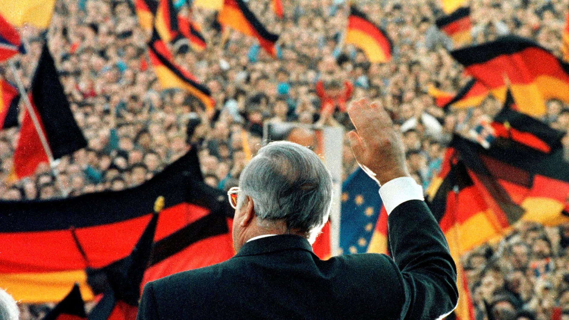 Helmut Kohl en campaña para las primeras elecciones libres en Alemania del Este