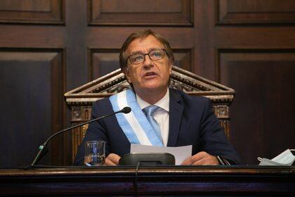 El gobernador de Mendoza, Rodolfo Suárez, tiene una aceptación de 66% y necesita el 75% para cerrar el canje de deuda