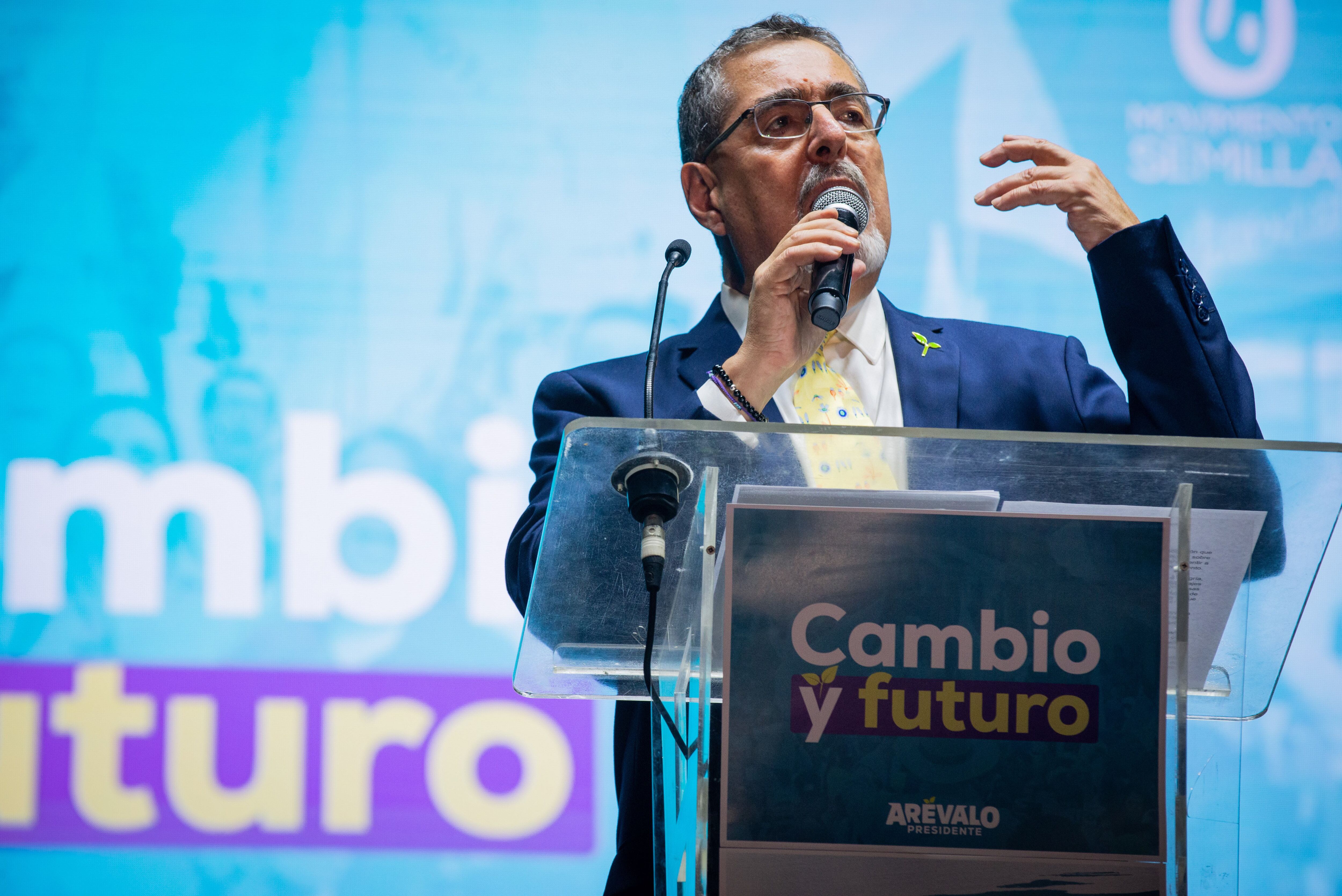 Bernardo Arévalo denunció que el Ministerio Público está organizando un golpe de Estado para evitar su toma de cargo en enero (Europa Press)
