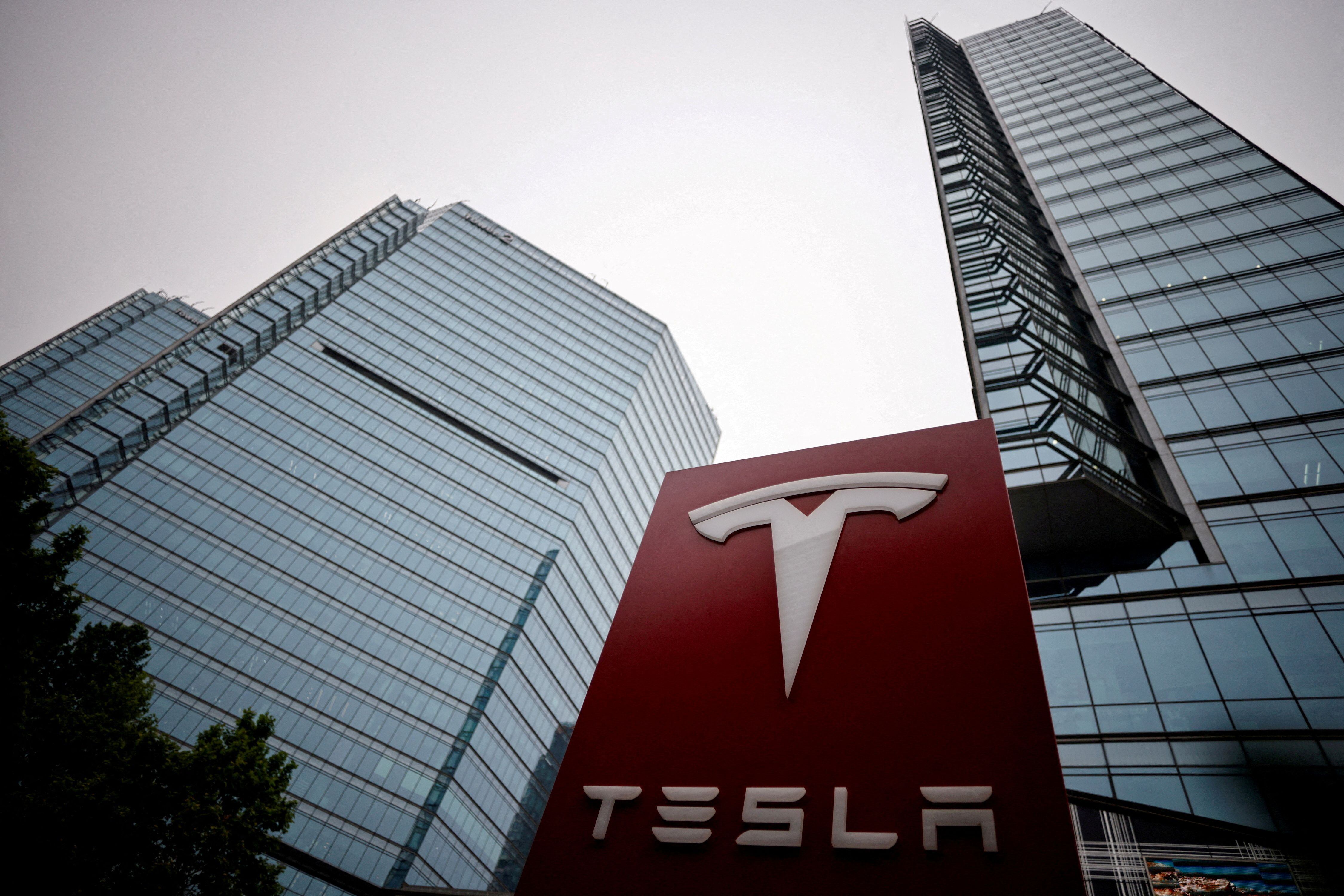 Tesla ha destruido muchos mitos de la industria automotriz y lo sigue haciendo con números récord mes a mes. REUTERS/Thomas Peter/File Photo
