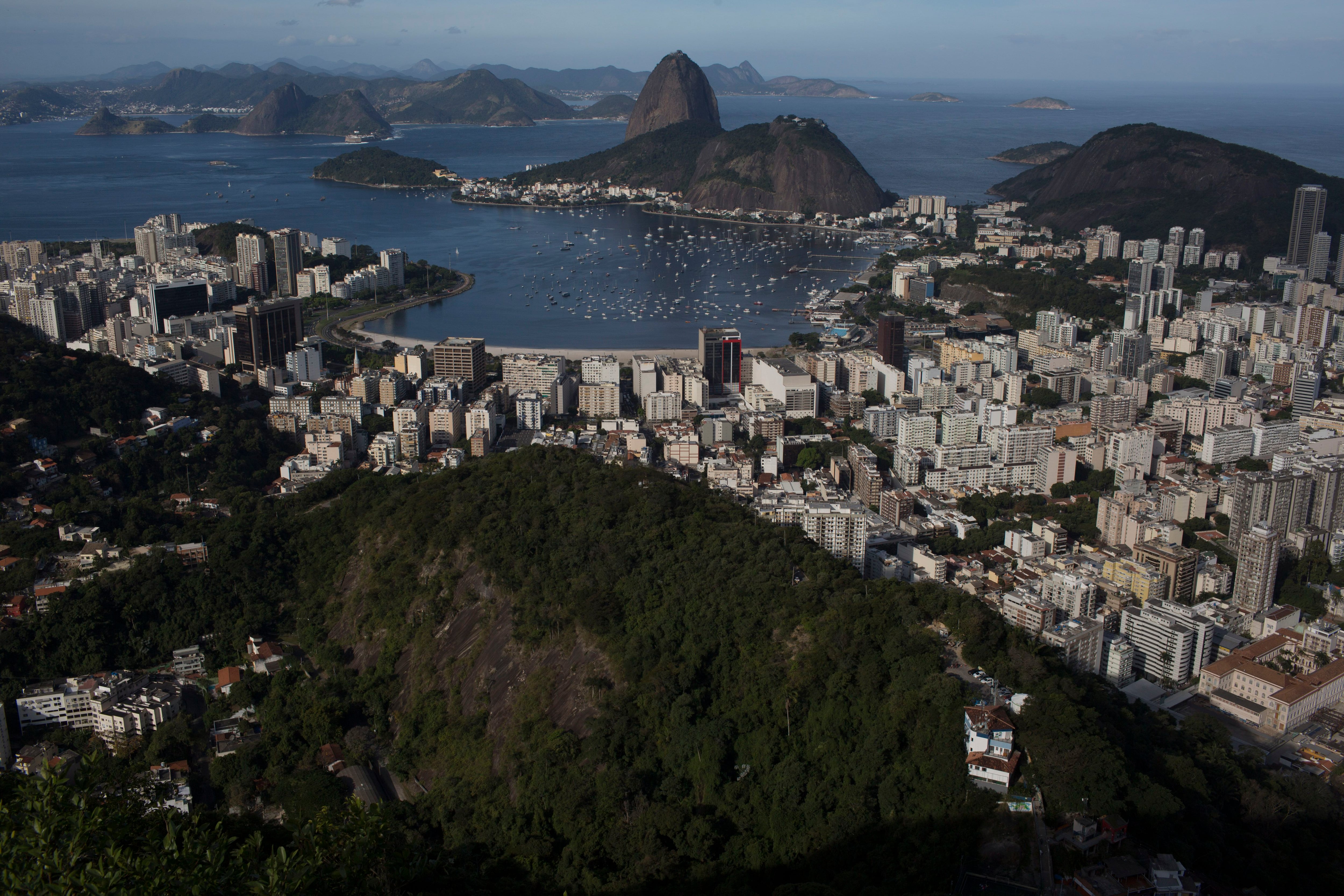 Río de Janeiro es una de las ciudades más bellas del mundo, con la Bahía de Guanabara como protagonista del paisaje (AP Foto/Leo Correa, Archivo)