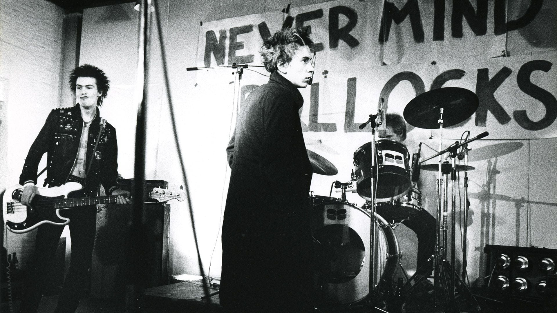 Sin saber tocar y sin saber cantar, Sid Vicious a fuerza de actitud se ganó un lugar en la banda pionera del punk. En el disco debut, su bajo aparece en uno solo de los temas (Photo by Gie Knaeps/Getty Images)