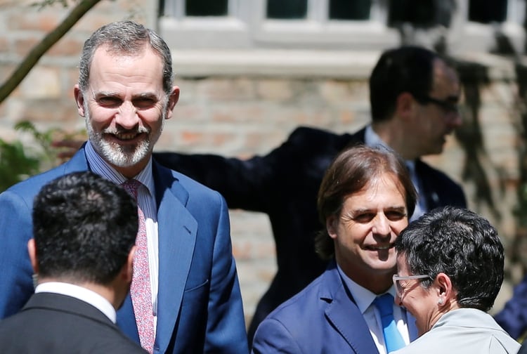Felipe VI y Lacalle Pou en la residencia del presidente electo de Uruguay (Reuters)