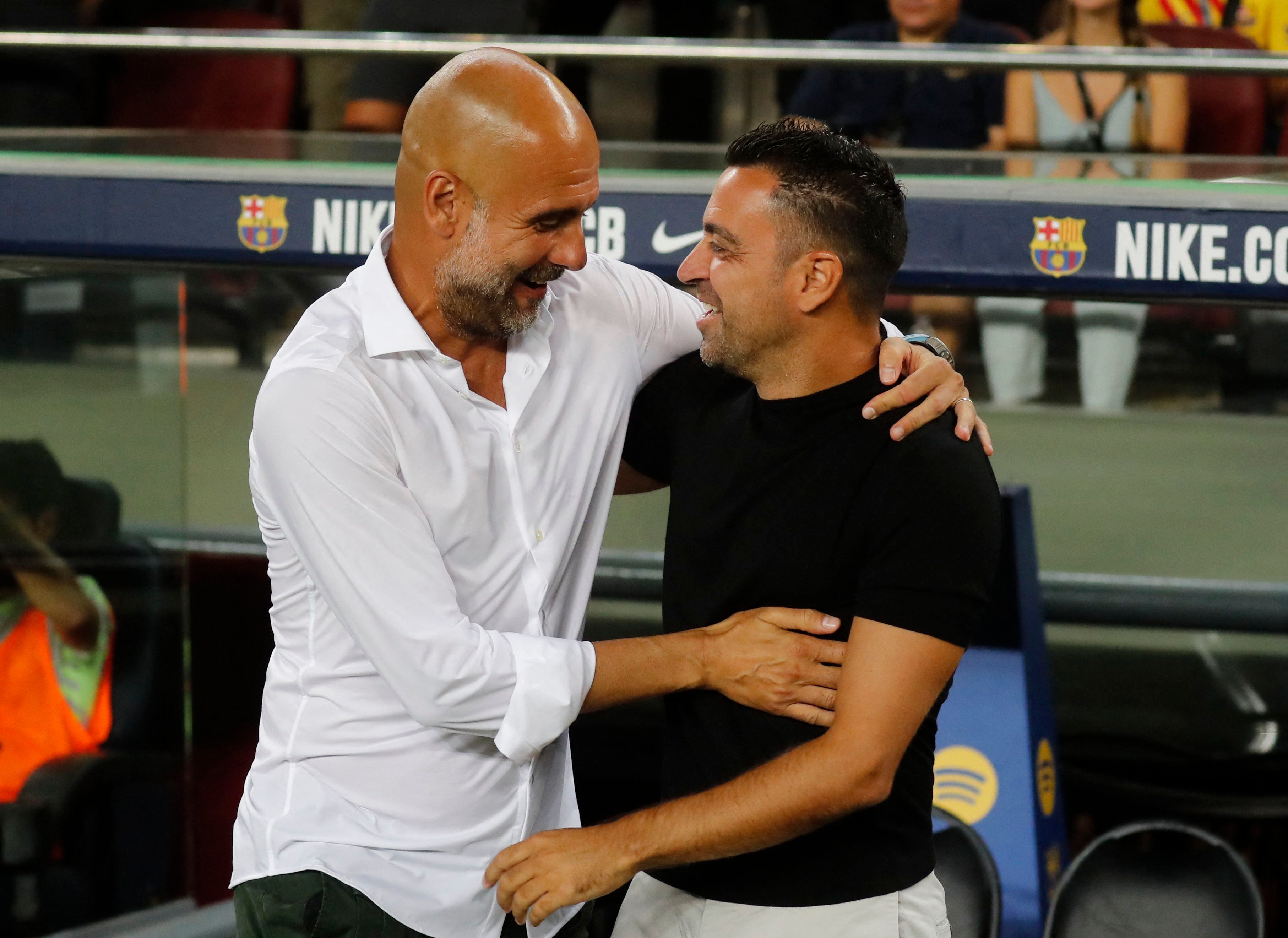 Xavi y Guardiola volvieron a encontrarse en el Spotify Camp Nou (Reuters)