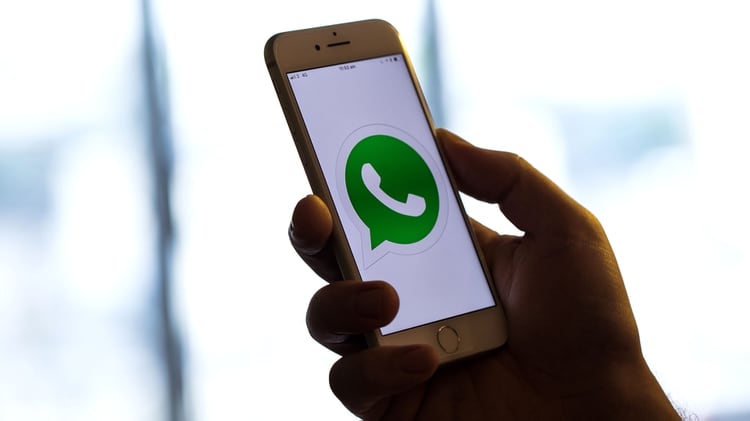 A partir de febrero de 2020, WhatsApp no permitirá el uso de la app en ciertas versiones de los sistemas operativos. (Foto: Bloomberg/Jason Alden)