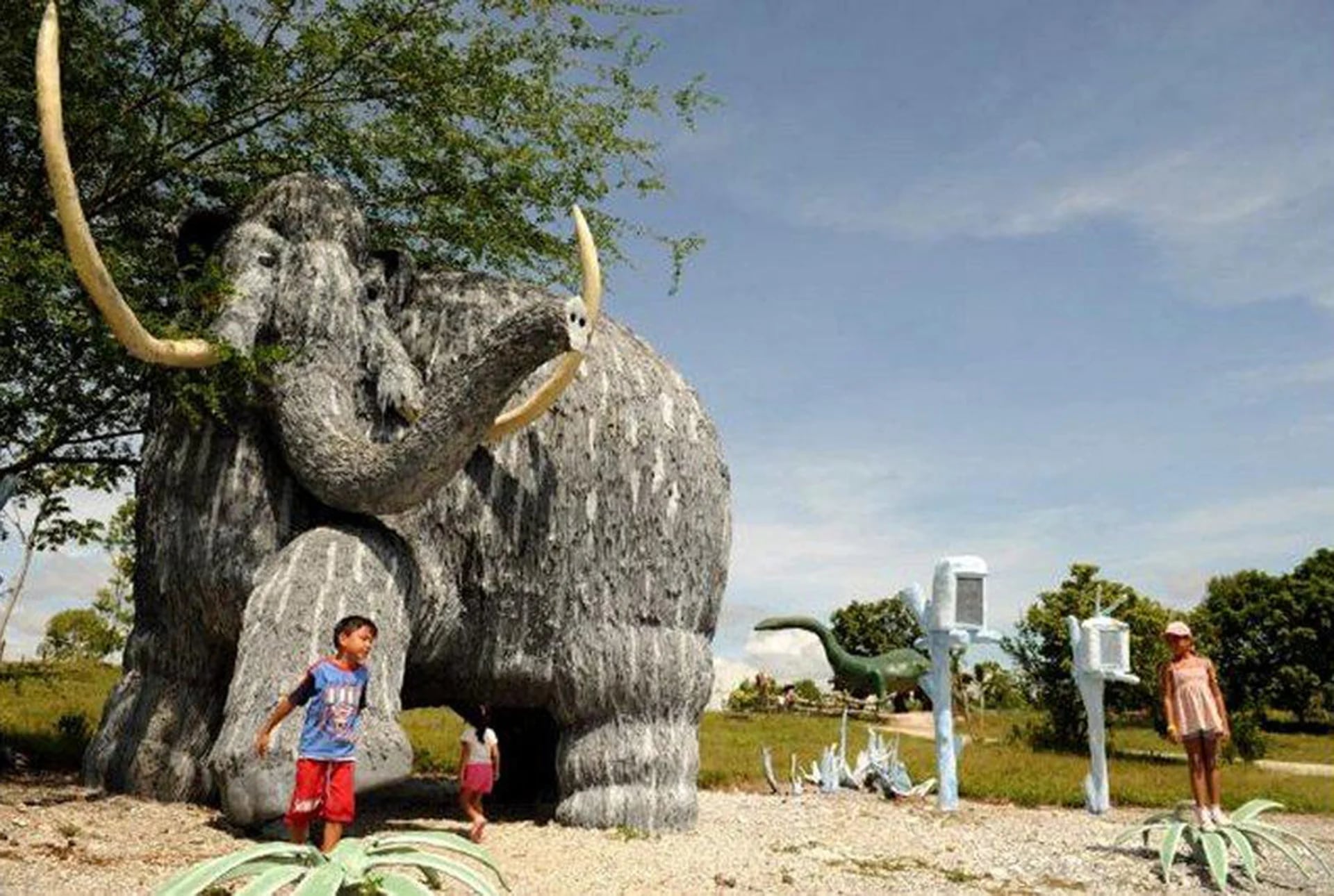 El mamut tamaño natural que Escobar le pidió a un conocido artista de Medellín a quien todos llamaban “el Diablo”