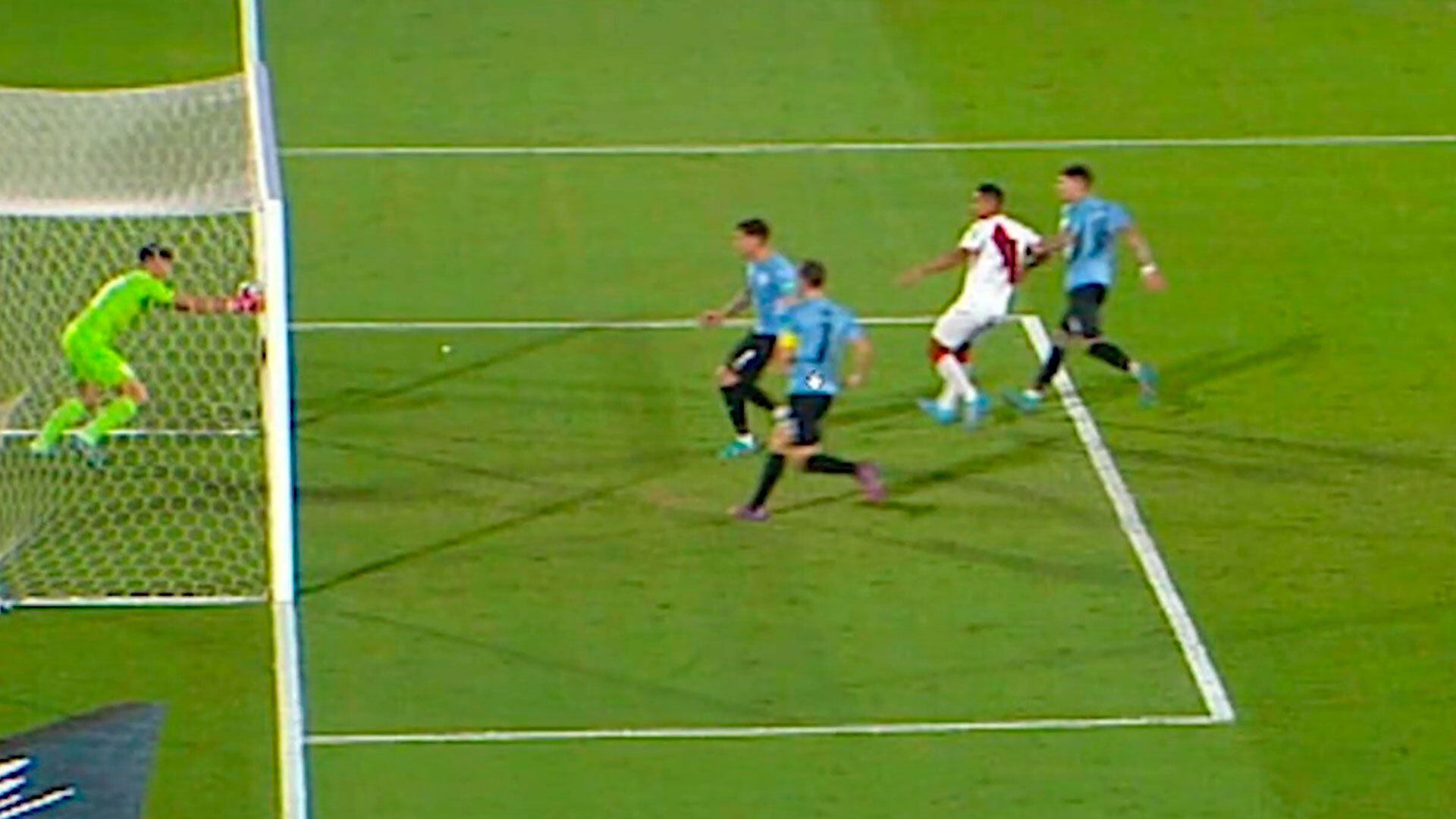 El audio del VAR de la gran polémica en la definición de las Eliminatorias: por qué no fue gol de Trauco en Uruguay-Perú  