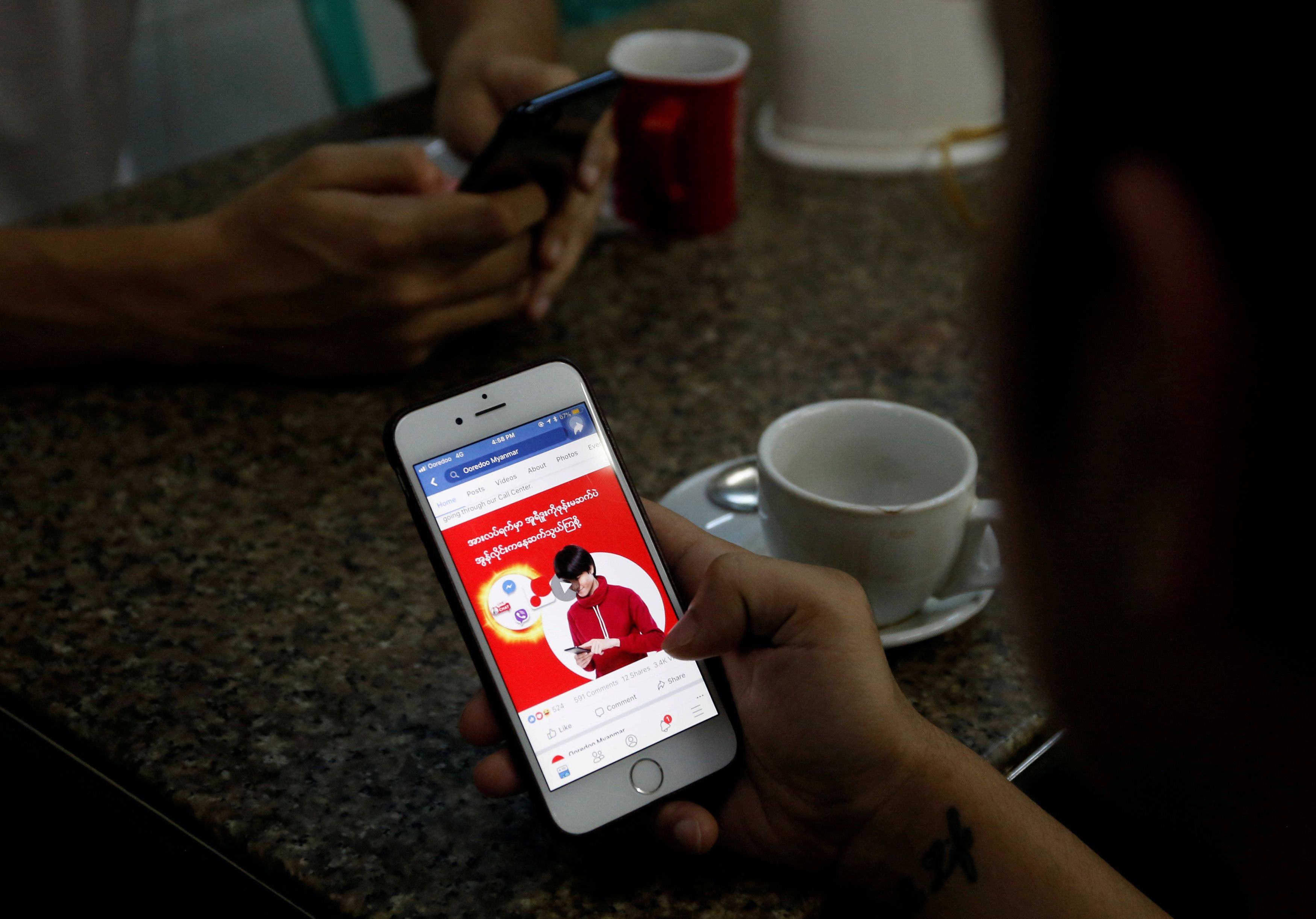 Quienes tienen sus emprendimientos enlazados a Facebook no pueden trabajar por la prohibición de acceder a la cuenta REUTERS/Ann Wang/File Photo