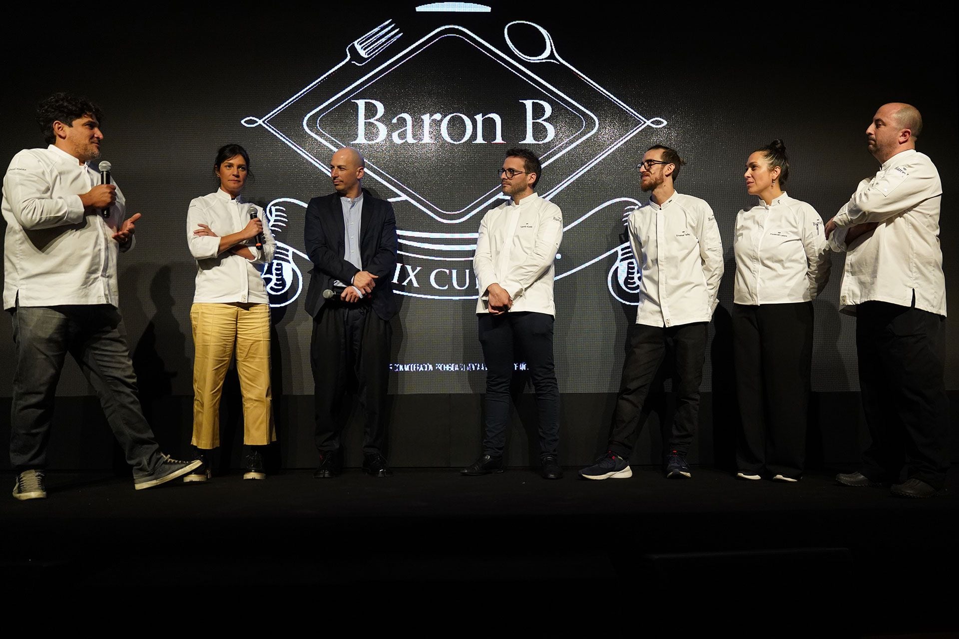 Cada finalista del Prix Baron B cocinó en vivo. El plato debía estar maridado con una de las tres etiquetas de Baron B: Baron B Extra Brut, Baron B Brut Nature o Baron B Brut Rosé. 