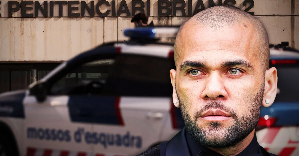 A special role in football, a curious partner and what he asked for in his cell: This is the prison life of Dani Alves
