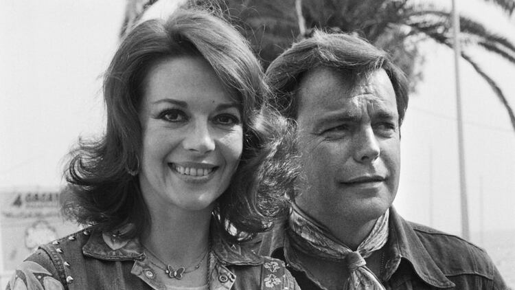 Natalie Wood y su marido Robert Wagner durante el Festival de Cannes en 1976 (AFP) 
