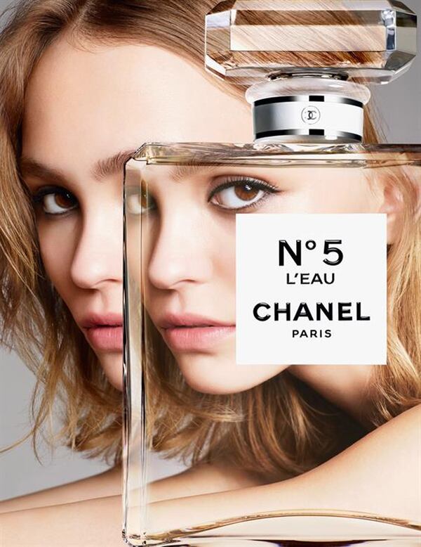 Lily-Rose Depp en una sesión fotográfica para Chanel