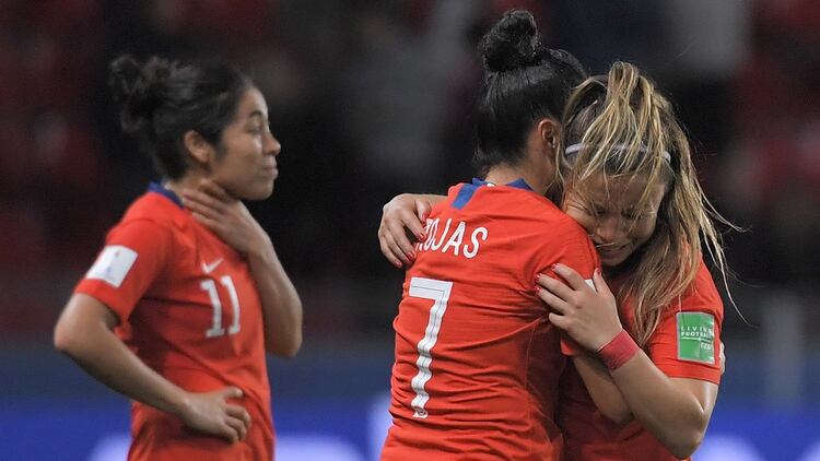 El dolor de las chilenas después de su eliminación mundialista (Foto LOIC VENANCE / AFP)