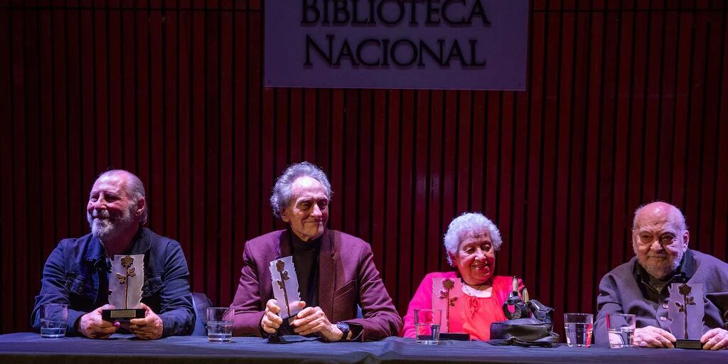 Cuatro maestros del teatro recibieron el premio “Rosa de cobre” de la Biblioteca Nacional 