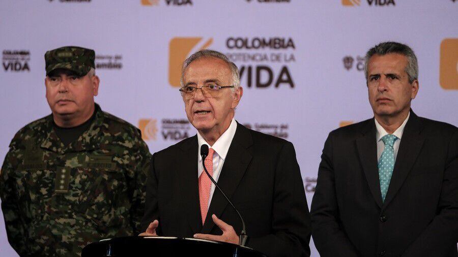 El ministro Velásquez también aclaró que apoyar los acuerdos entre las bandas que delinquen en el puerto, no implica que la fuerza pública disminuya sus operativos y acciones para proteger la seguridad de los bonaverenses. Presidencia.