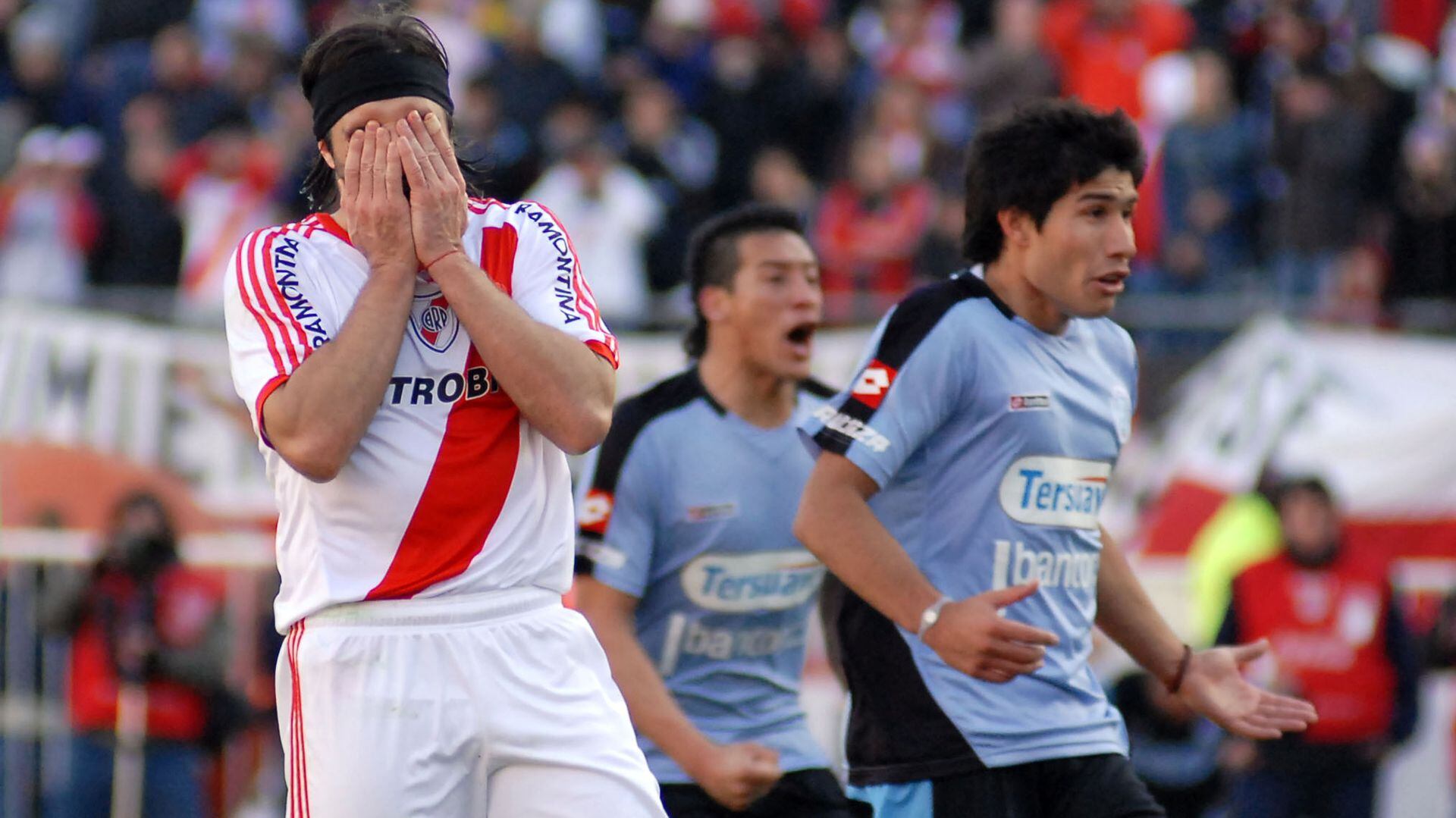 Mariano Pavone falló un penal clave ante Belgrano (NA)